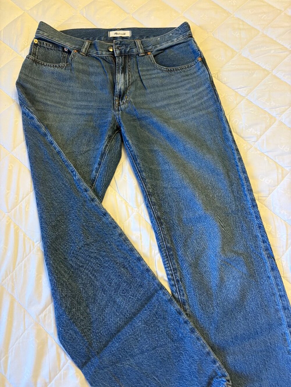 Madewell - The Dean Easy Straight Jean in Airy Denim